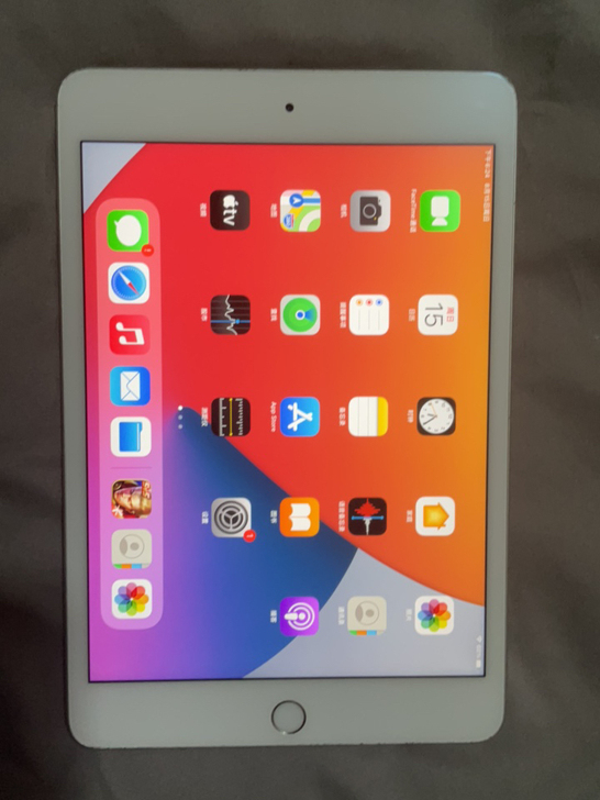 20年七月份激活  一手95新  有一处磕...