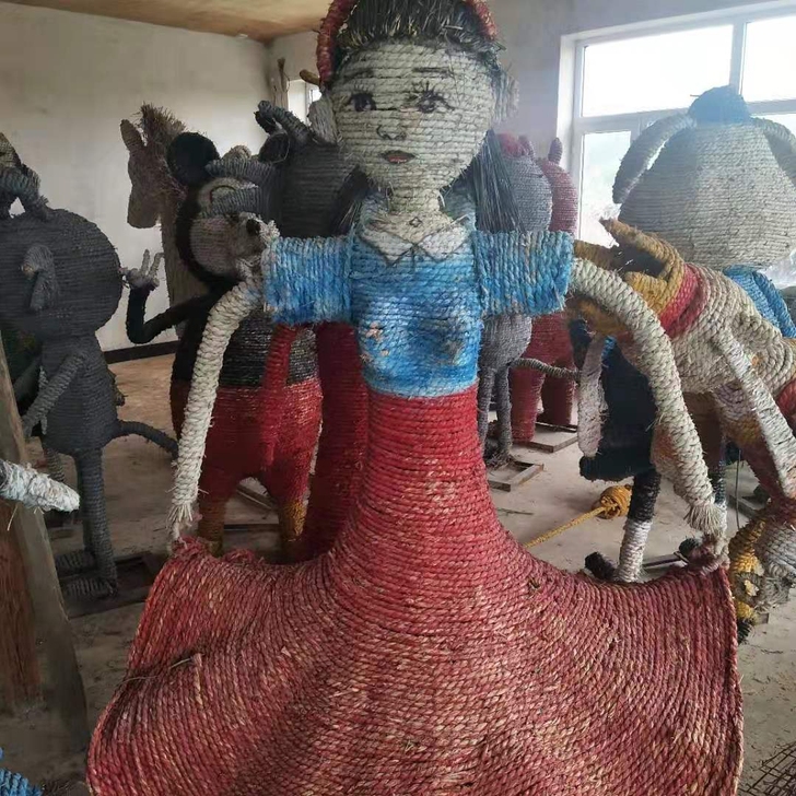 草编工艺品 稻草卡通人物  每个高约1.8...