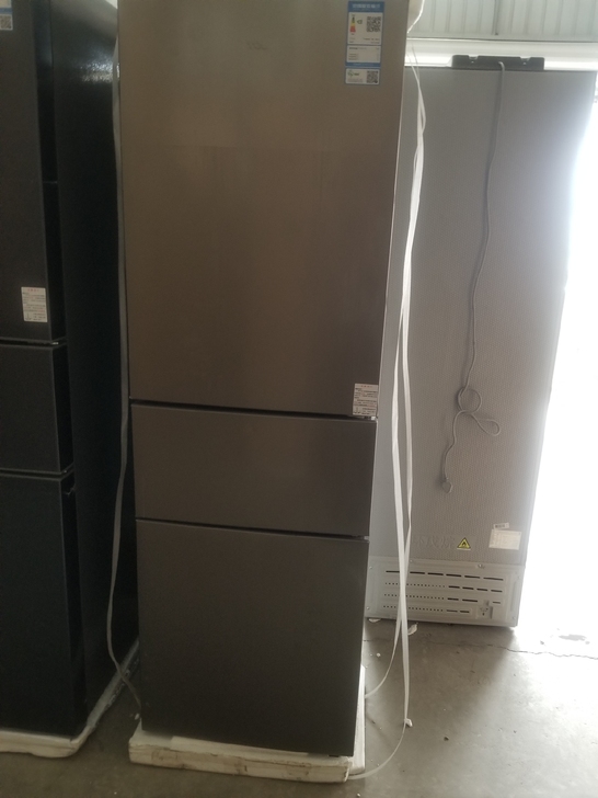 处理一批TCL 210升三门冰箱，风冷无霜...