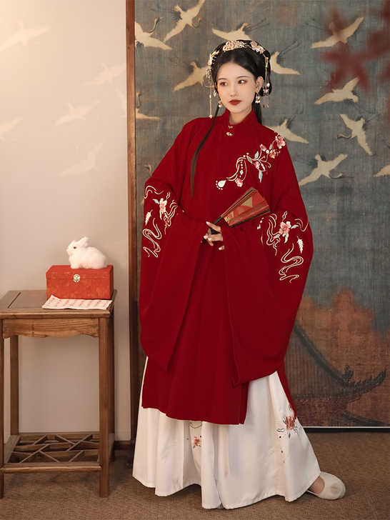 艺缕 明制汉服 牡丹记 厚款 春秋可穿 全新