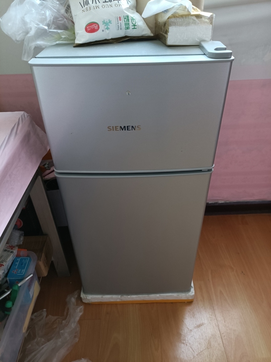 换工作，带不走，出自用小冰箱，使用紧5个月...