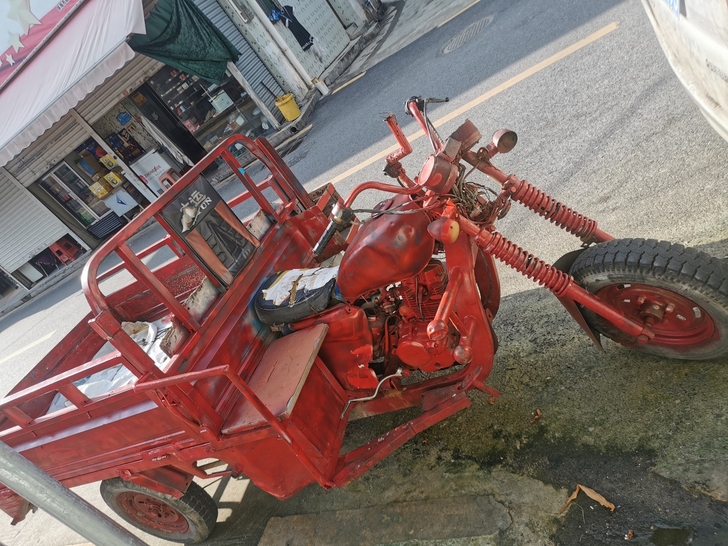 出售三轮摩托车1000，不讲价