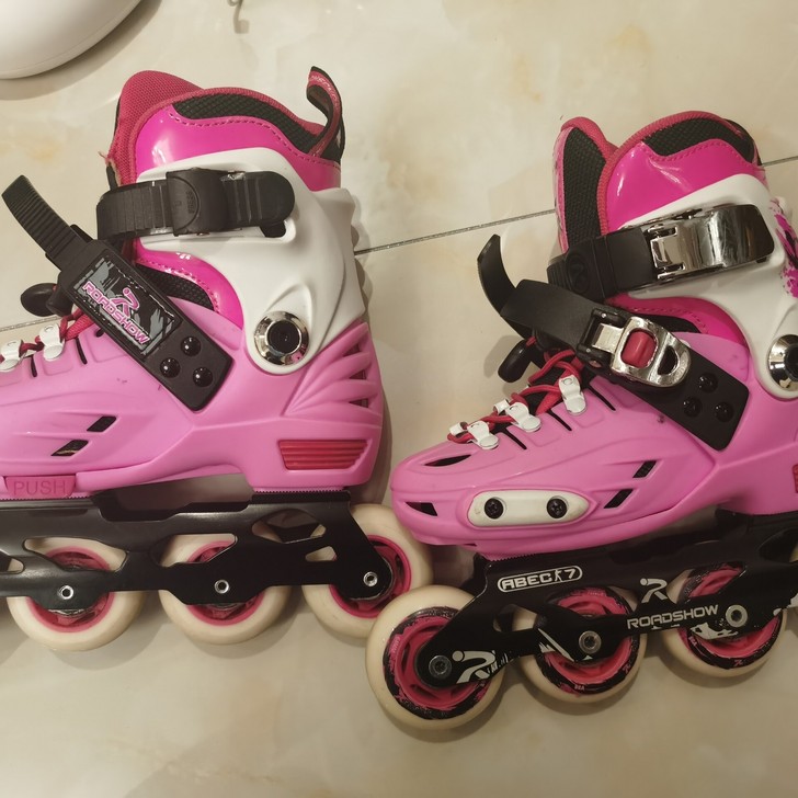 乐秀轮滑鞋,s码,适合3-7岁。