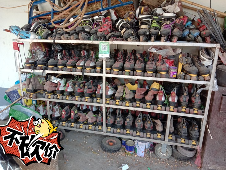 处理溜冰鞋,双排单排都有,双排10块钱一双...