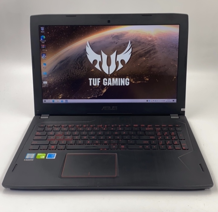 95新华硕飞行堡垒ZX60VM二手笔记本国...