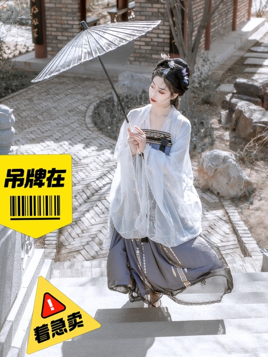 仅试穿，可小刀，吊牌未摘，重庆市内包邮。急...