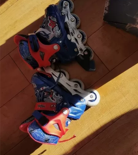 品牌麦斯卡直排可调节轮滑鞋(2双大小一样)...