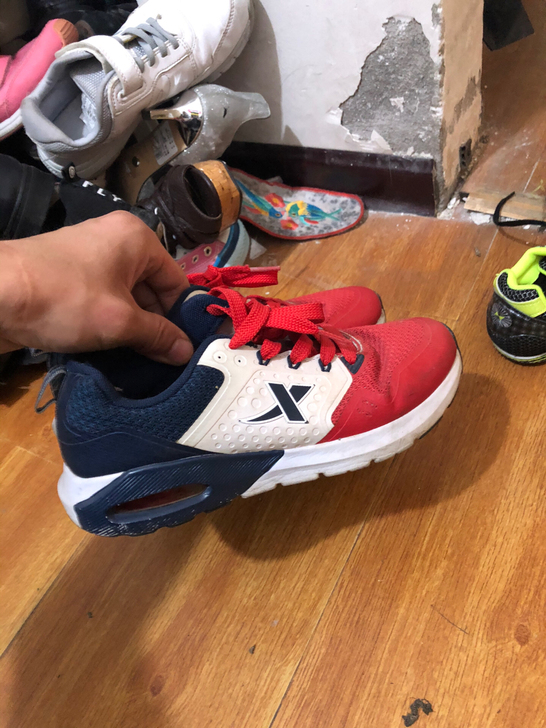 特步运动鞋37码