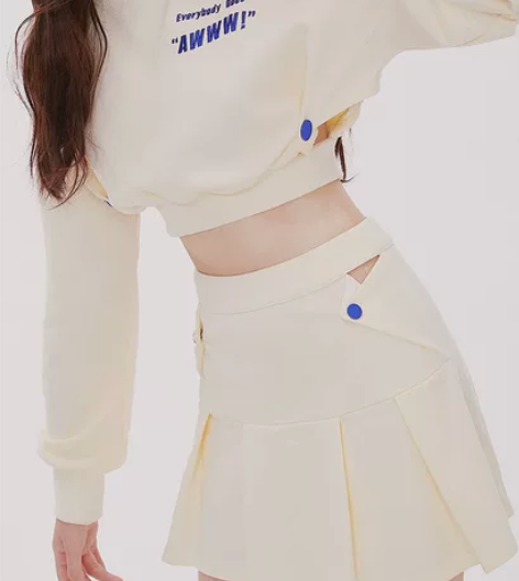 奶酪色休闲套装运动风，上衣+短裙xl码 照...