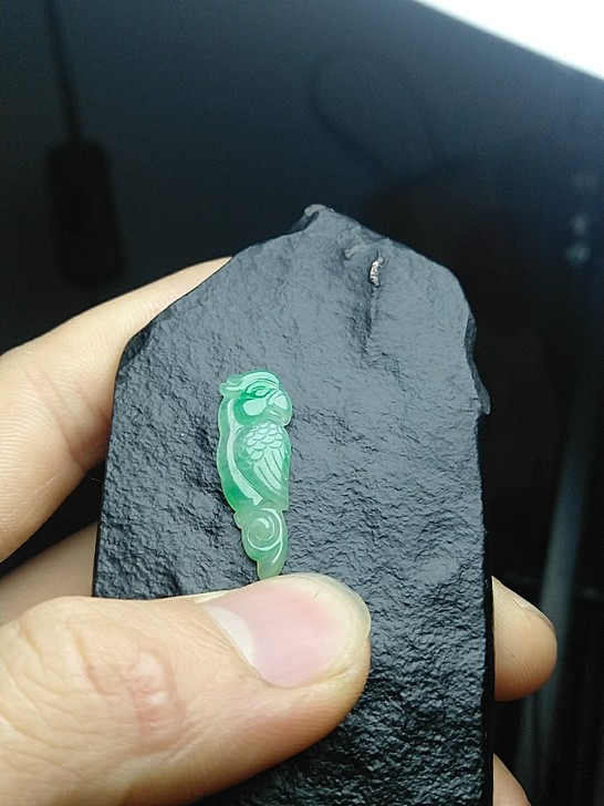 翡翠玉雕小精品鹦鹉吊坠 只为赚取工钱...