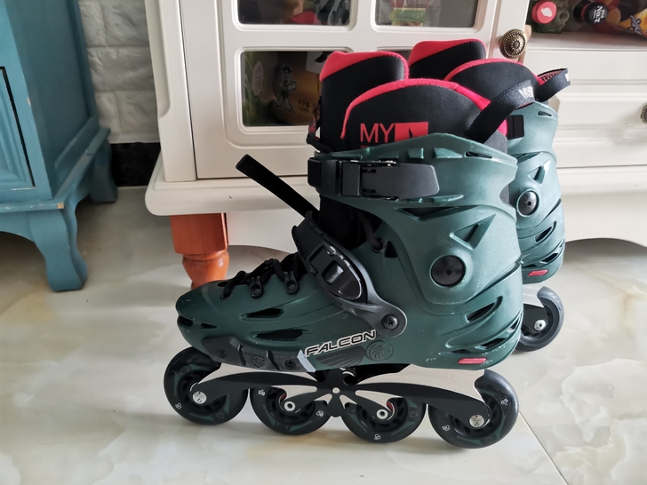 飞鹰F6s码数41下地个位数，吃灰很长时间...