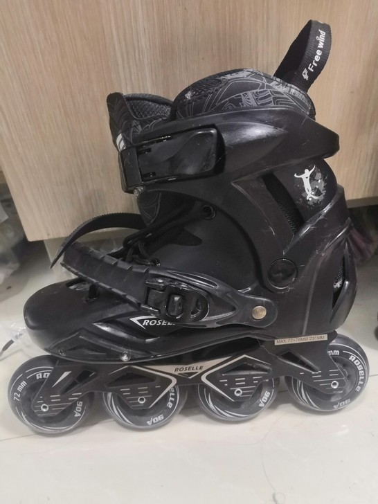 大学买的轮滑鞋