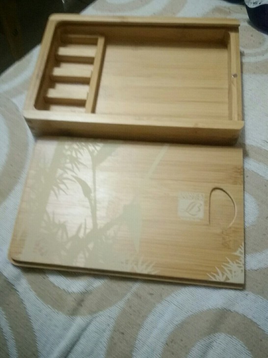 温莎牛顿旗下水彩竹盒，可以放12个色块包邮...