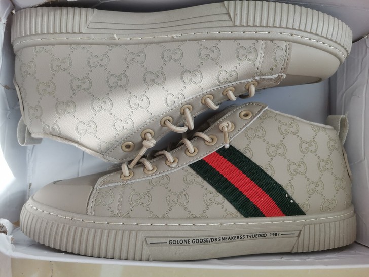 便宜出全新41码运动休闲鞋超纤皮面，橡胶软...