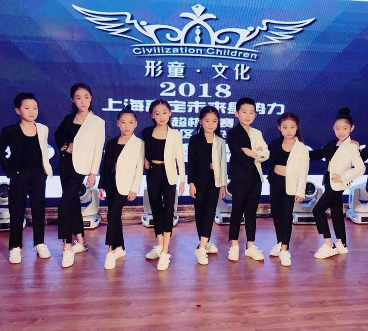 薇设计高端礼服模特班服定制时装礼服黑白拼色...