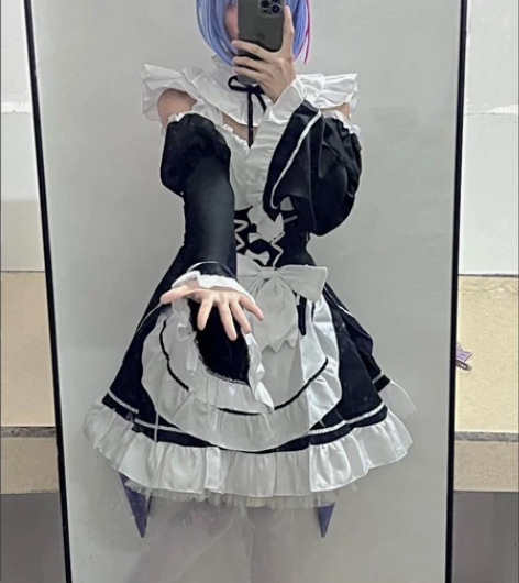 出一套雷姆COS服，淘宝正品购买。只穿过一...