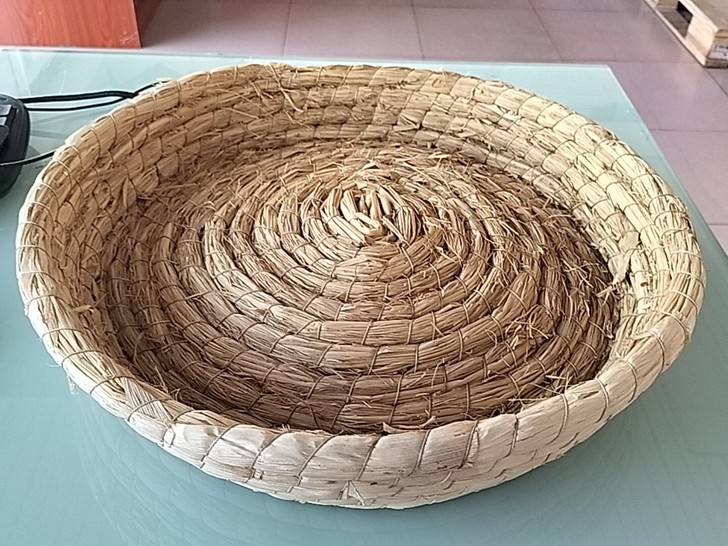 爷爷的收编工艺，纯农家稻草编制，可以给小动...