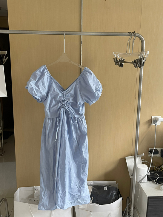 气质v领抽绳连衣裙