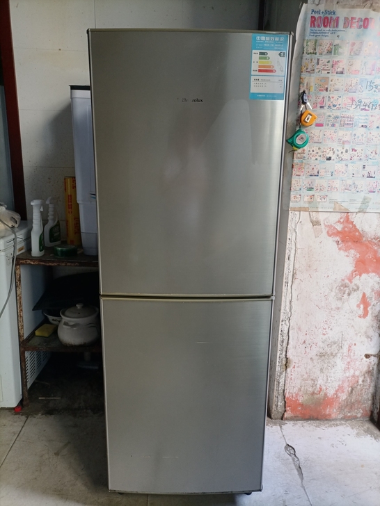 伊莱克斯190升冰箱，制冷效果好，干净，可...