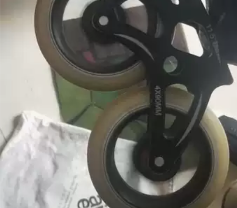 儿童专业热塑速滑鞋！！9成新，穿了2个月！...