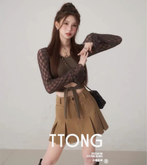 小桐东咚TTONG 绝杀腰臀比 甜酷复古工...