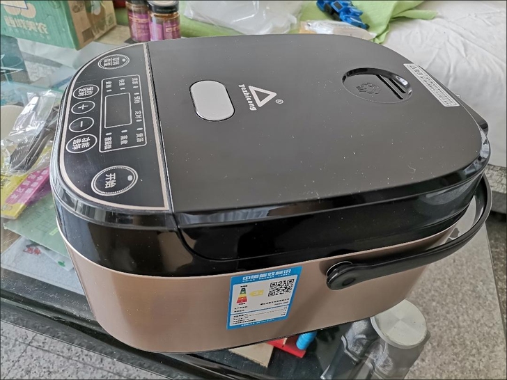 出电饭煲，电饭锅。全新没有使用，仅仅打开包...