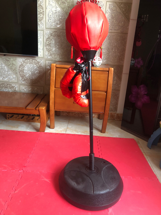 拳击儿童玩具，可以升降。