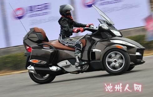 D=  三轮 摩托车