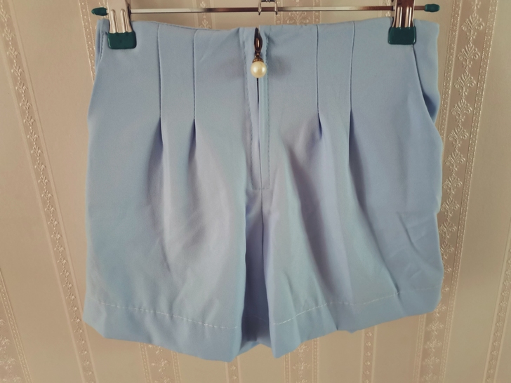 淡蓝色女裤，90斤以下可入（不退不换，邮费...