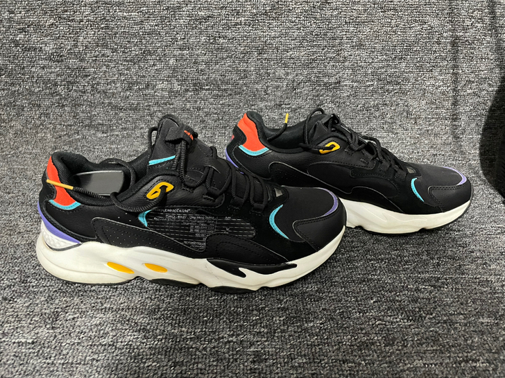 二手特步正品品牌休闲运动鞋  43码 8成...