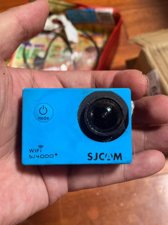 山狗运动相机sj4000故障机 通电无反应...