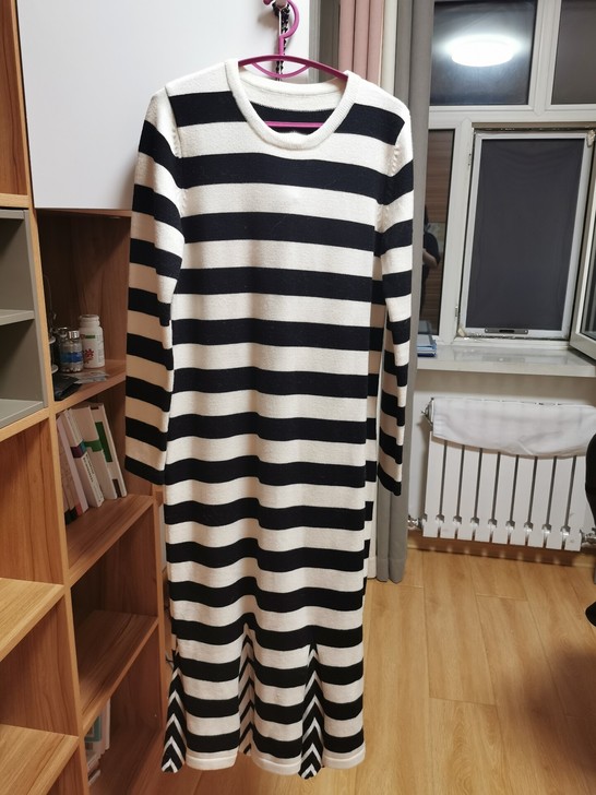 商场买的全新的,没穿过。喜欢私信哦!