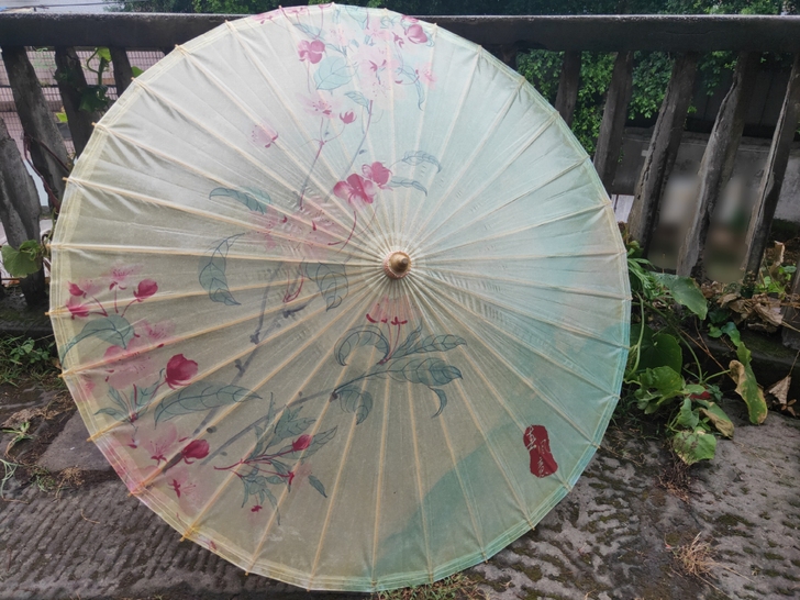 110cm满穿加纱油纸伞，加纱后伞面更耐用...