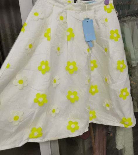 全新有吊牌，商场买的中裙，没穿过。29.9...