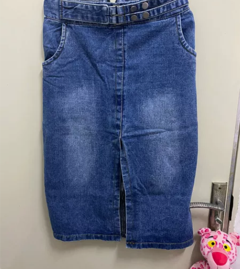 牛仔开衩中裙 腰围76左右,裙长74。 ...