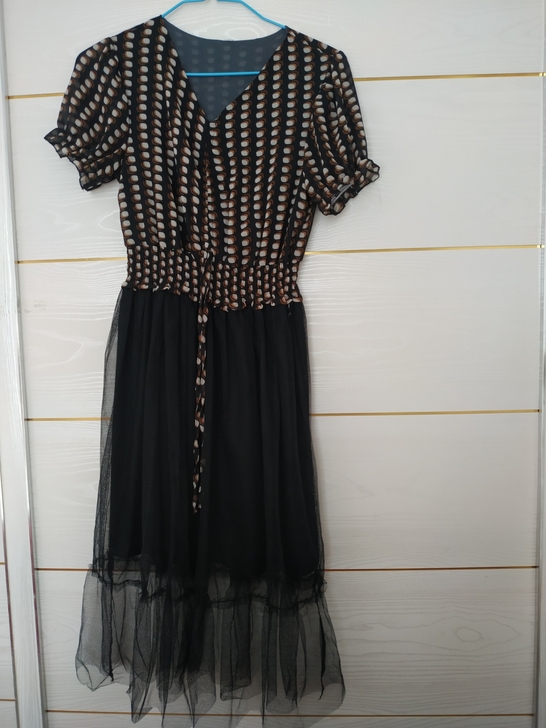 网纱收腰连衣裙