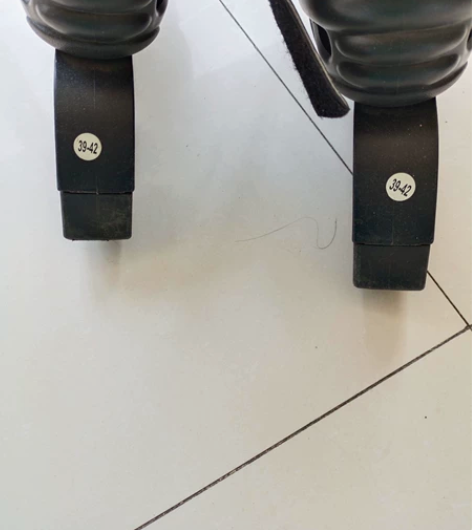 旱冰鞋，可调节大小号:39~42码。想要的...