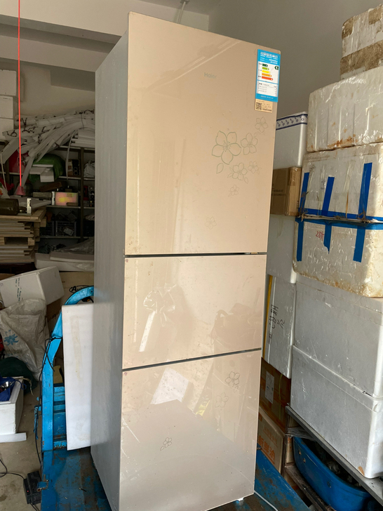 海尔三开门冰箱,外观板闸,只限蒙自城区购买...