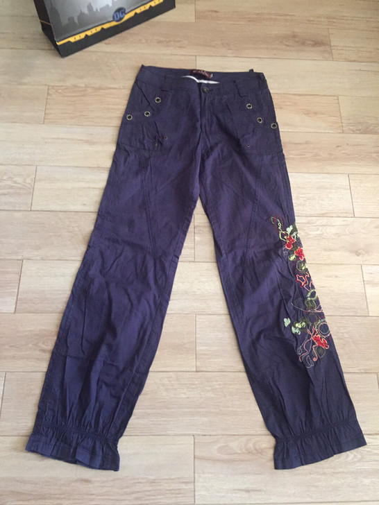 闲置水洗棉绣花直筒长裤