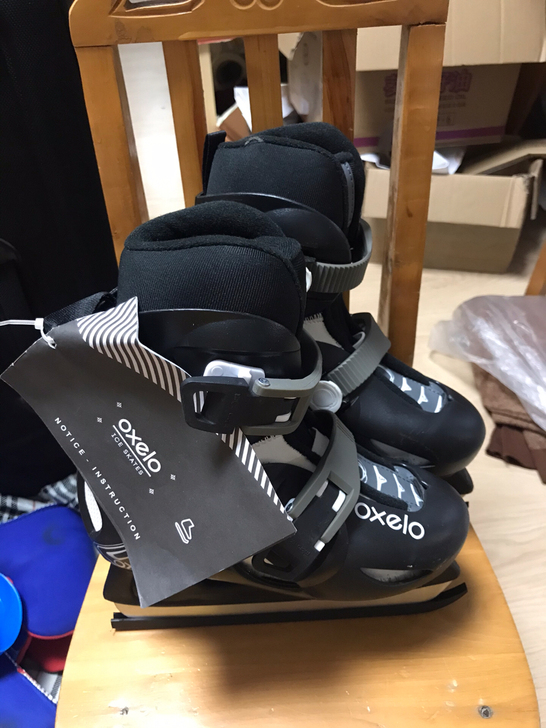 迪卡侬的水冰鞋，外壳用了两次，内胆是全新没...