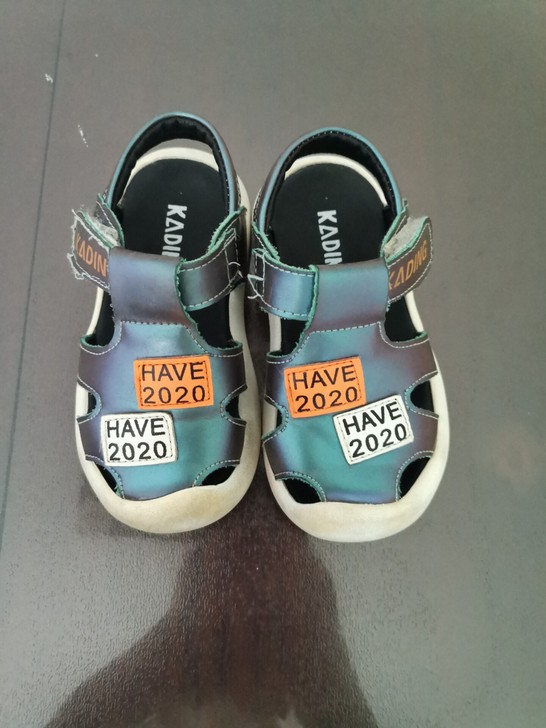 跑跑卡丁车的牌子，实体店130买的，就穿了...