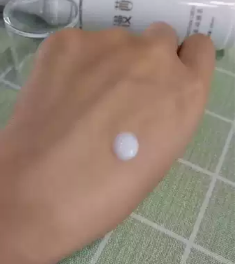 佐漫茜虾青素动感乳 蕴含虾青素与肌肽成分，...