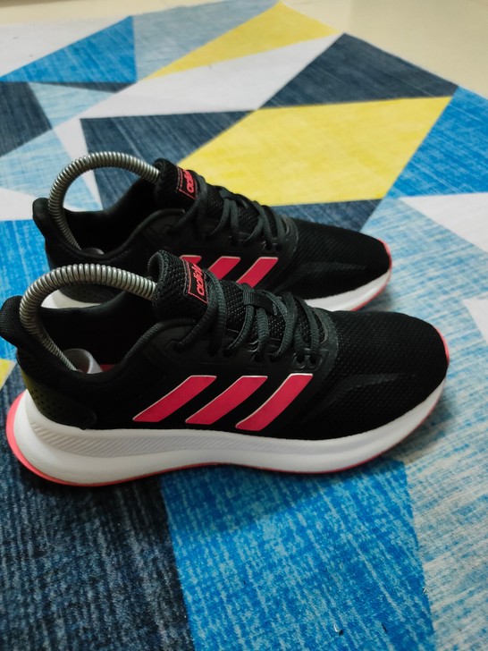 adidas阿迪达斯男女 情侣款网面透气缓...