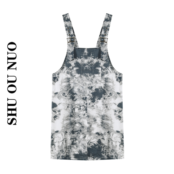 连衣裙，去年买的，穿过两三次，水洗过，拍下...