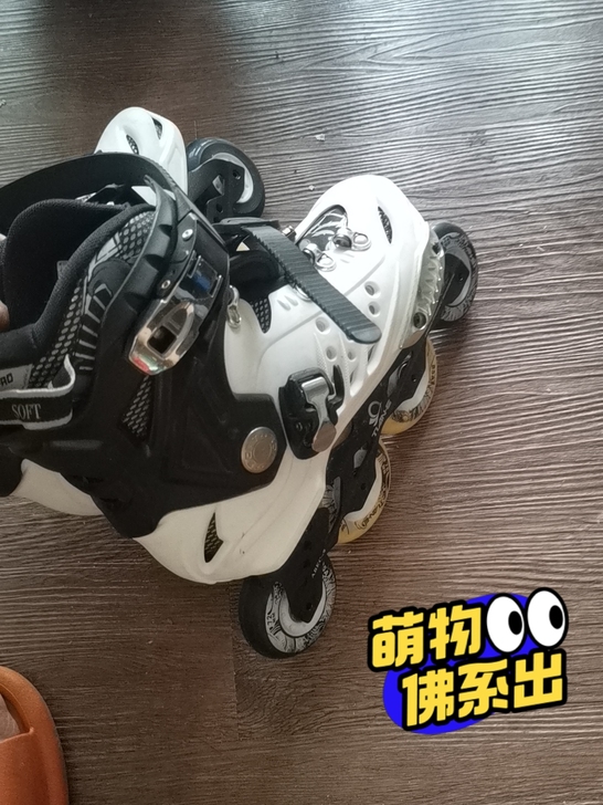 8成新轮滑鞋,原价300多现188出手江苏...