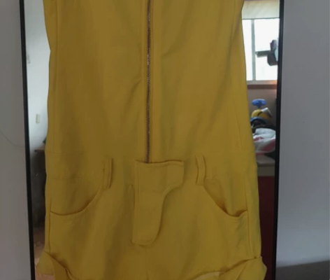 连体裤，从未穿过。买小。建议95斤以内姐妹...