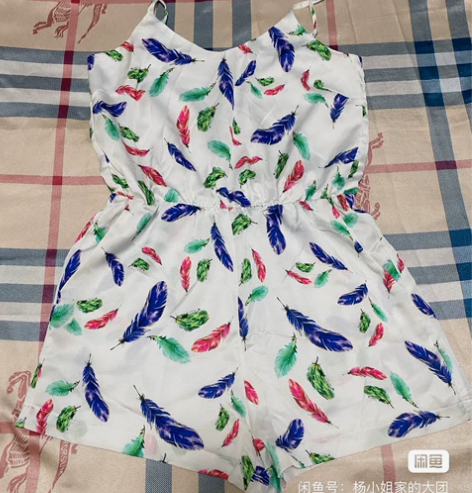 15.9包邮全新吊带连体裤,一次未穿闲置。...