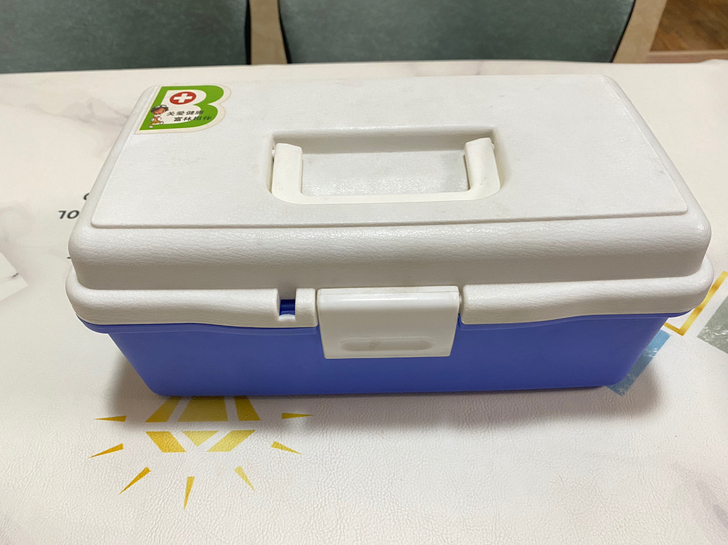 家用药箱，实在没地方放了