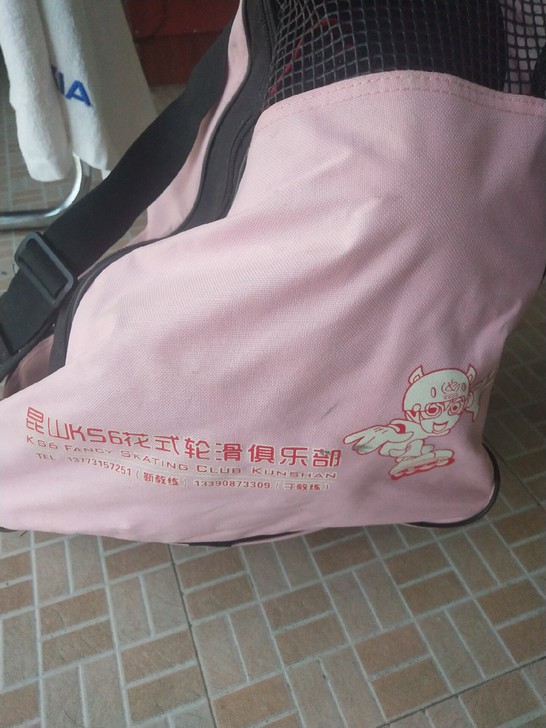 成人花式轮滑鞋，38码，买时600元，滑过...