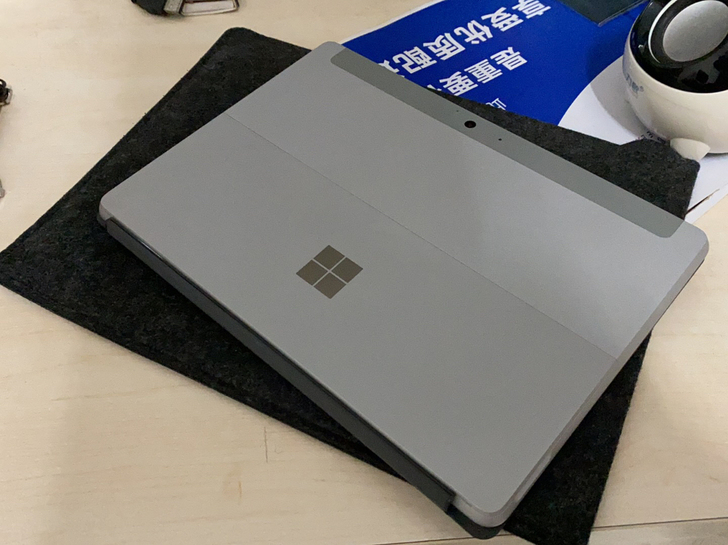 商场专柜入，微软笔记本 surfacego...